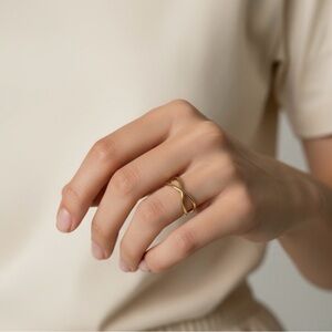 Elegant Gold Infinity Ring- size 7